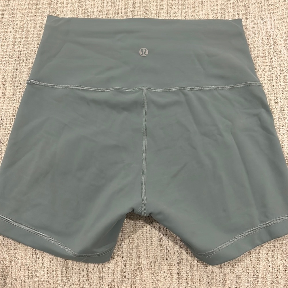 lululemon Wunder Train shorts size 6 4” inseam